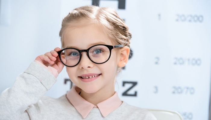 Kiedy okulary dla dziecka? Korekcja wzroku u najmłodszych
