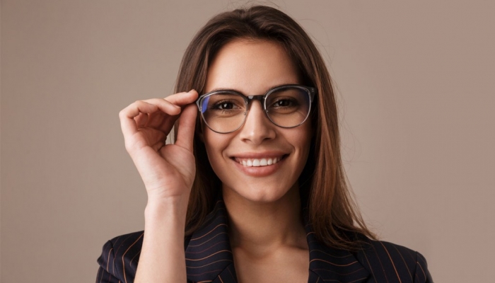 Czym jest indeks soczewki okularowej i jakie ma znaczenie?